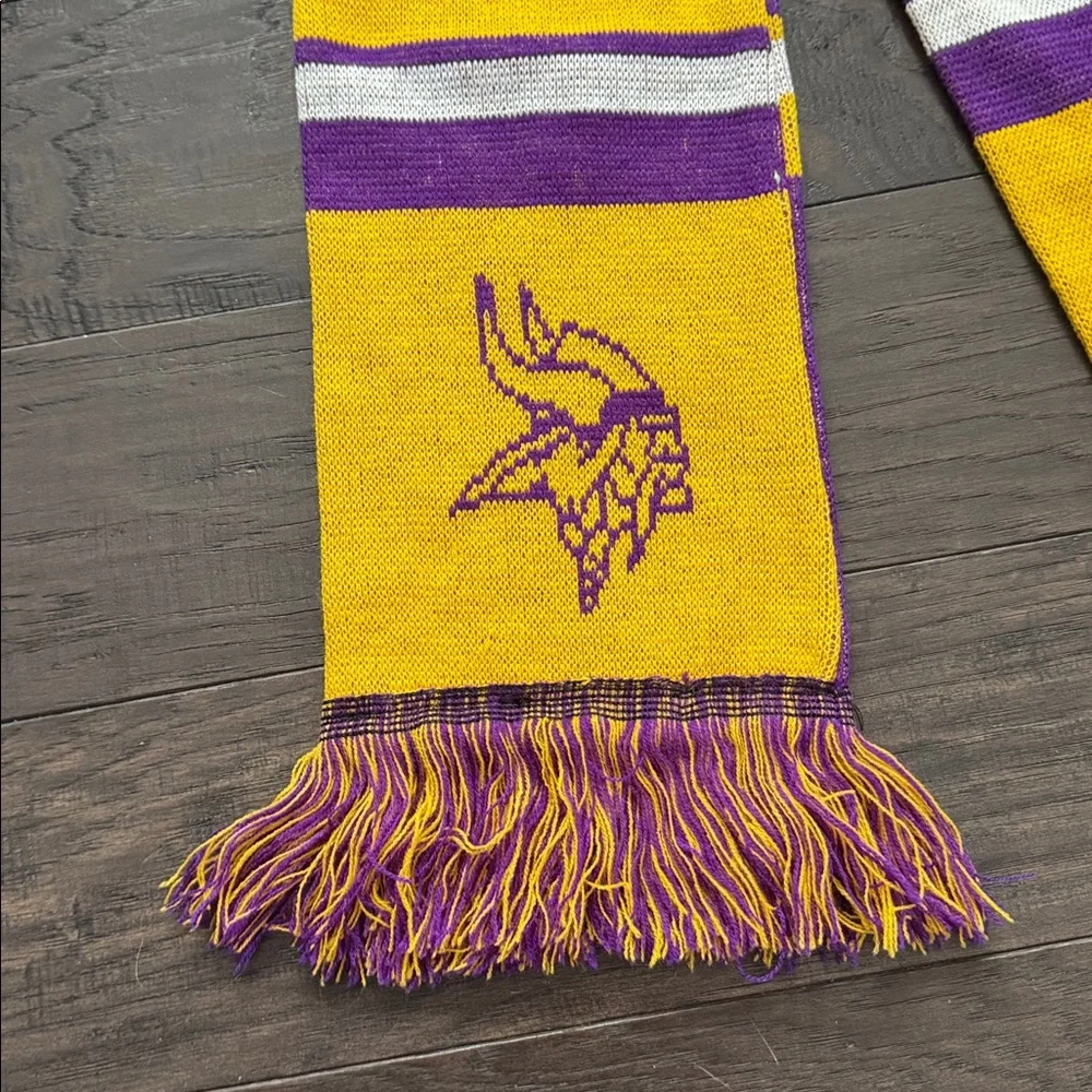 Minnesota Vikings Scarf Purple and Yellow Scarf GREAT CONDITION!